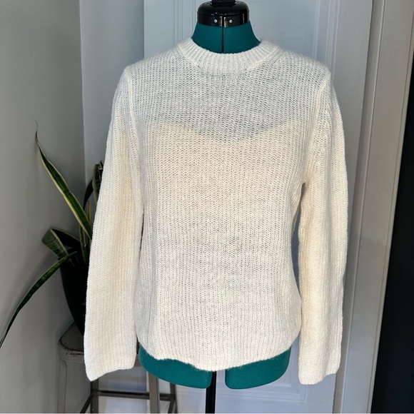 Banana Republic white Sweater Fine Knit small - Picture 1 of 11